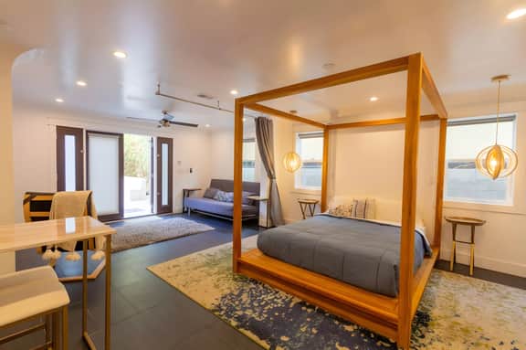 *Deluxe Master Studio* Private Entrance & Patio