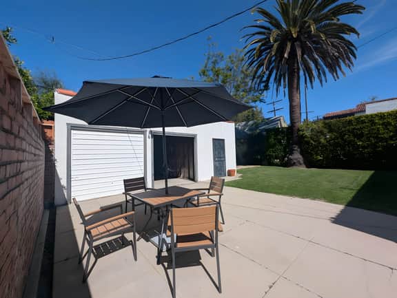 Cozy LA Home Near The Grove and Beverly Hills