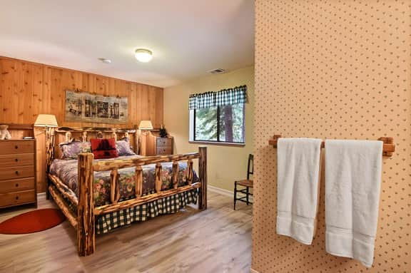 Serene Tahoe Donner Cabin mins to Lake, Ski, Golf