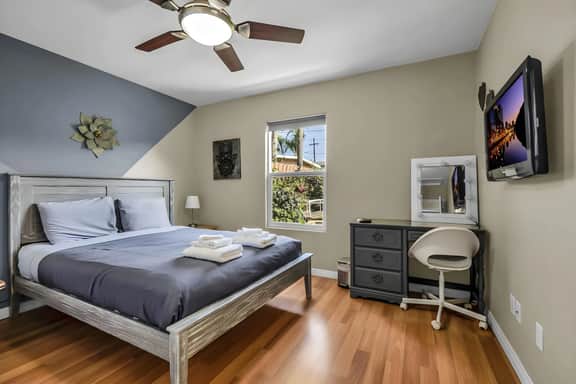 Bay Park 3BR Home w/ Hot Tub Short Drive to Beach