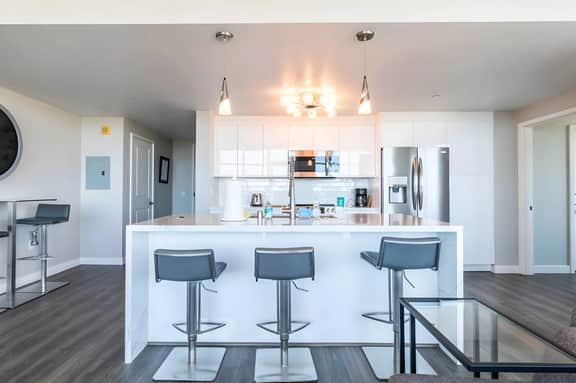 Downtown Condo w/ Views & Walk to Gaslamp