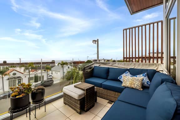 Stylish Manhattan Beach Home with Ocean Deck