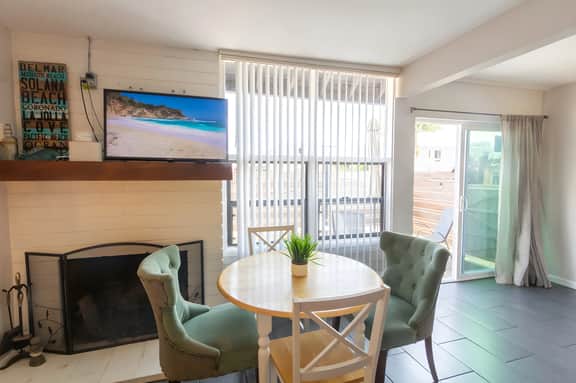 OB Beach Bungalow – Walk to Surf, Sun & Food