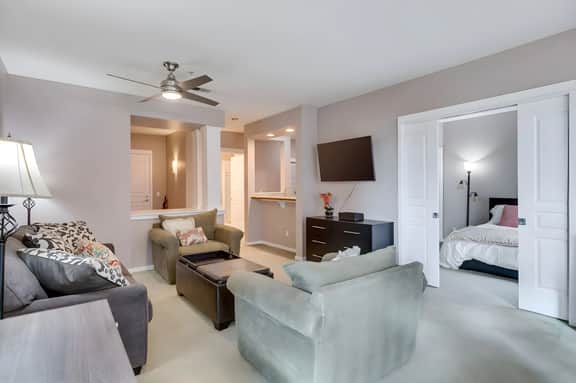 Waterfront 2BR Condo, Walk to Pike Place, Aquarium