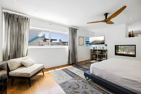 Luxury Townhome Steps from the Sand