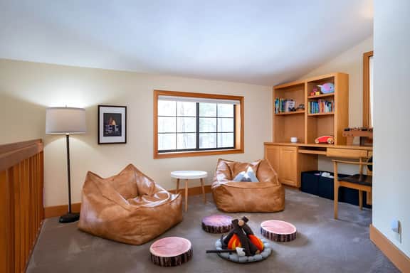 Modern Mountain Retreat Near Northstar – Sleeps 8