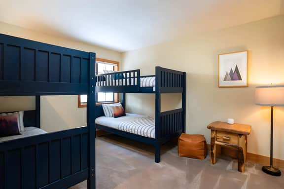 Modern Mountain Retreat Near Northstar – Sleeps 8