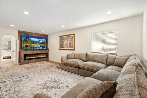 Walk to Lake Tahoe | Sleeps 10 | EV Charger