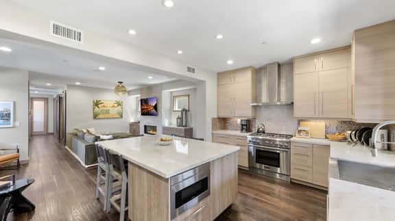 South Park Gem | Cozy Home + Rooftop Views - Imagen 3