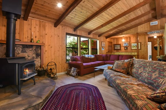 Serene Tahoe Donner Cabin mins to Lake, Ski, Golf