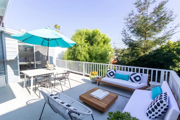 Charming Beach House Walk to Harbor & Dining