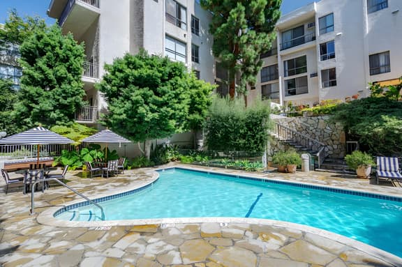 UCLA Adjacent 2BR with Quiet Courtyard View
