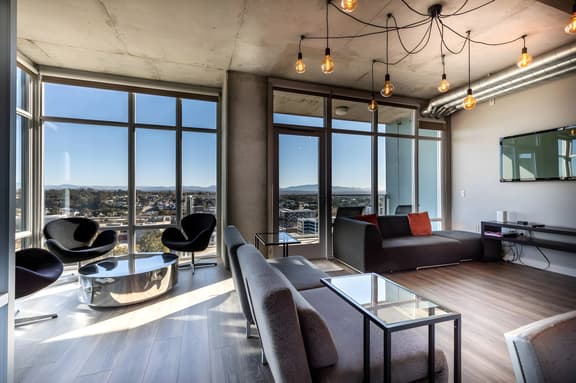 Downtown Condo w/ Views & Walk to Gaslamp