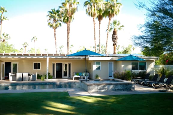 Relax in Palm Springs Pool, Spa, EV Charger, Views