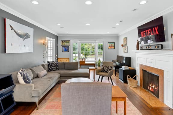 Charming Traditional Westwood 3BR Beautiful Garden