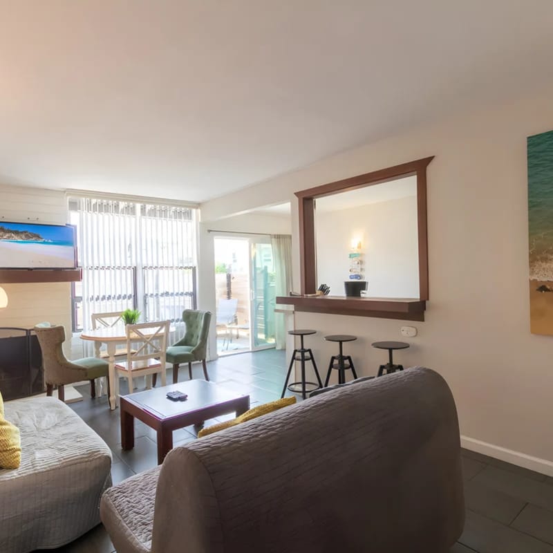 OB Beach Bungalow – Walk to Surf, Sun & Food