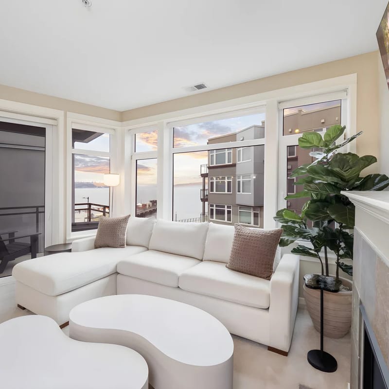 Waterfront Designer Condo Views Walk to Pike Place